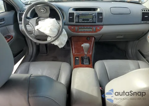 2005 Toyota Camry Le z USA, uszkodzony, nr VIN 4T1BE30KX5U510333